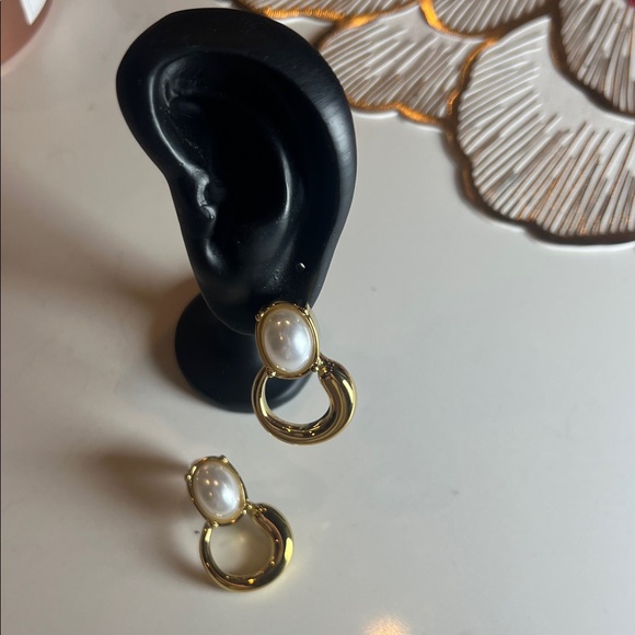 Elegant Gold and Pearl Earrings Chunky Jewelry - Picture 2 of 11